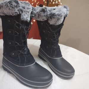Khombu Black and Gray Winter Boots